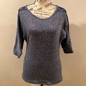 3/4 sleeve Sweatshirt w/ Lace